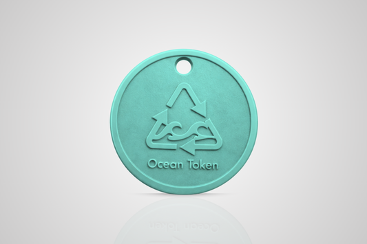 Ocean plastic token in turquoise with a motif of a recycle symbol with waves and the text "Ocean token" from JMband®